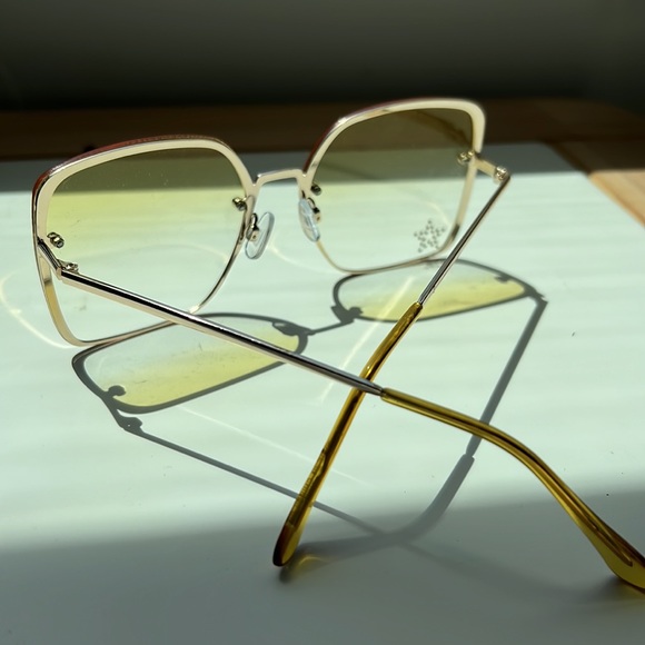 โSOLDโUrban Outfitters Yellow Gradient 100% UV Protection Sunglasses rhinestones - Picture 3 of 8